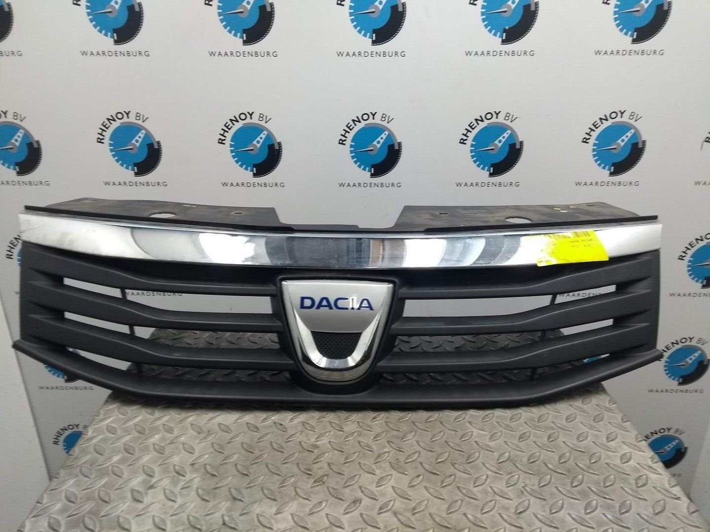 DACIA SANDERO 1.2 LAUREATE LPG GRILLE 2011, Enlèvement ou Envoi, Utilisé, ARN reconnu