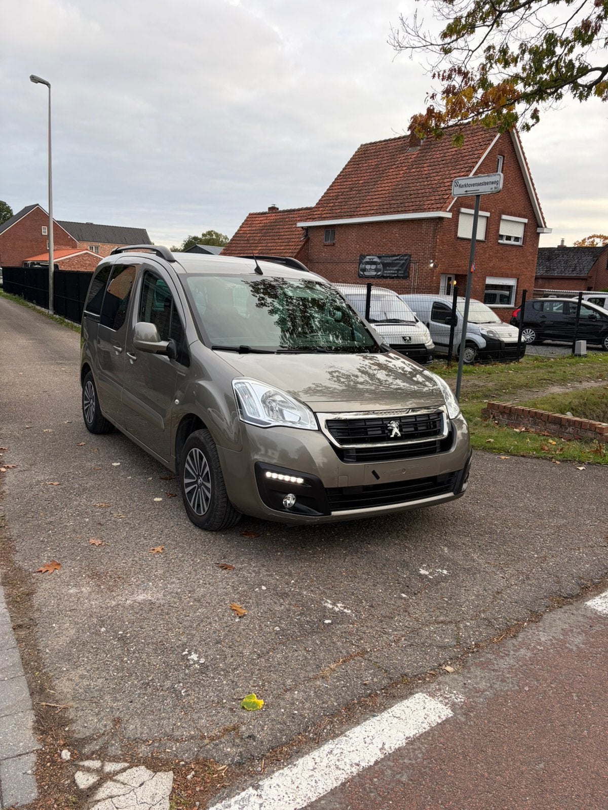Peugeot Partner Tepee 146dkm essence 2017, Autos, Achat, Entreprise, https://public.car-pass.be/vhr/8bd450e3-8228-43e0-b256-5fd0742f9d07