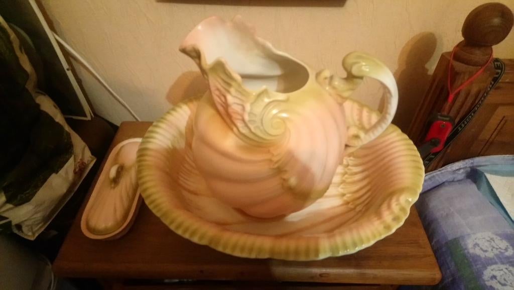 A vendre vases et accessoires de  lavabo, Antiquités & Art, Enlèvement ou Envoi