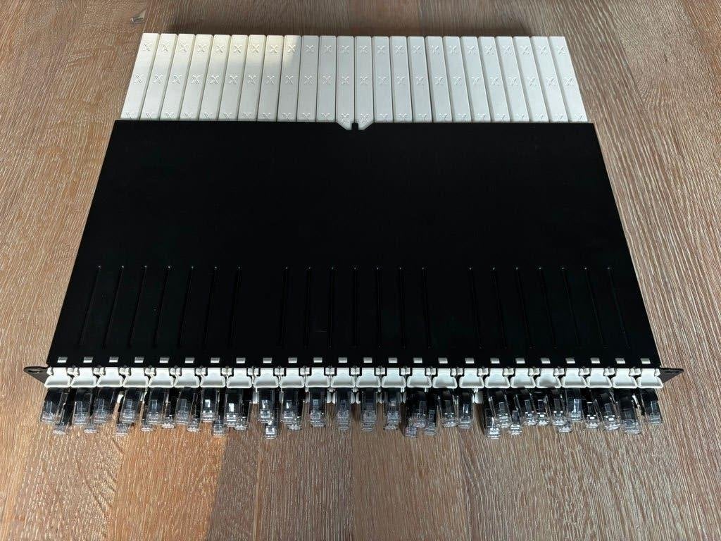 Patchbox RJ45 cat6 19" size, Computers en Software, Pc- en Netwerkkabels, Ophalen of Verzenden, Zo goed als nieuw