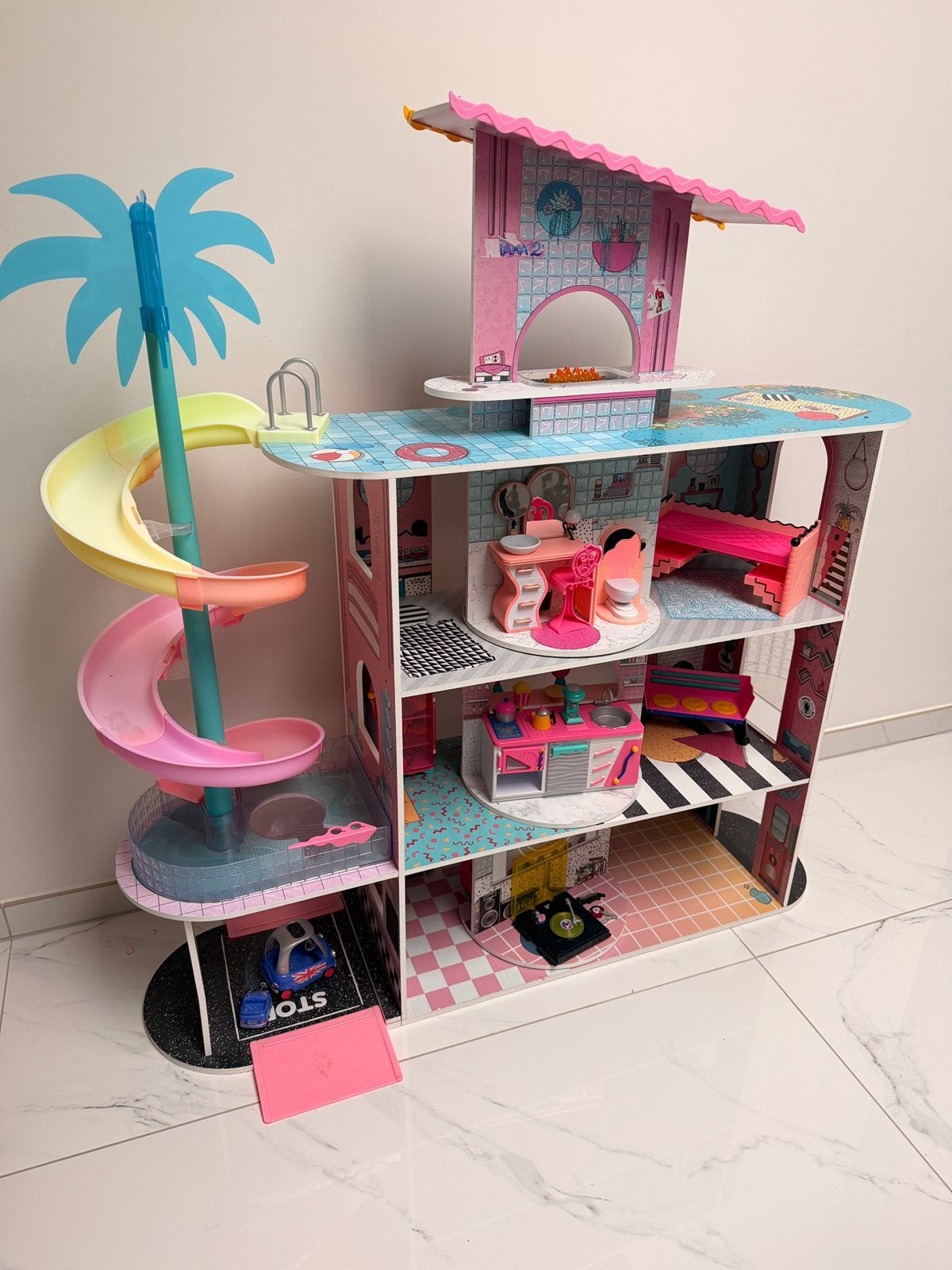 Poppenhuis LOL Suprise, Kinderen en Baby's, Ophalen, Zo goed als nieuw, Poppenhuis