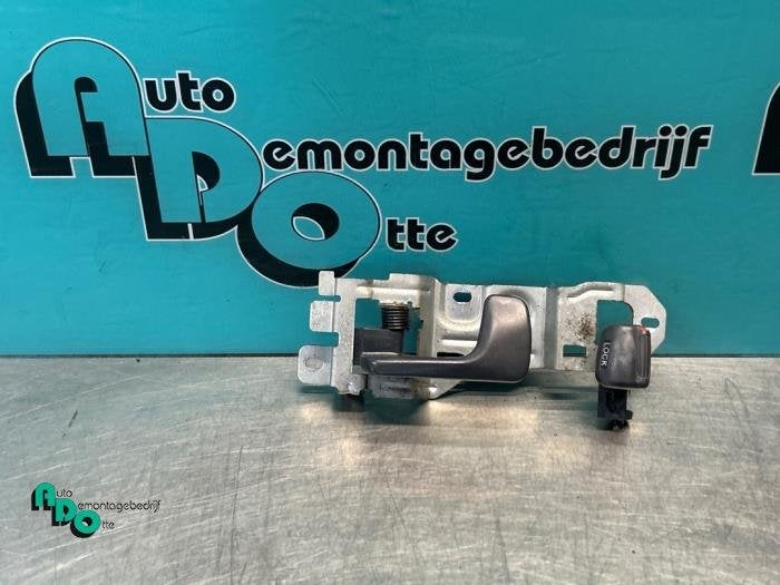 Poignée portière 2portes gauche d'un Honda HR-V (HR-V 99-), Honda, -, 3 mois de garantie, Utilisé