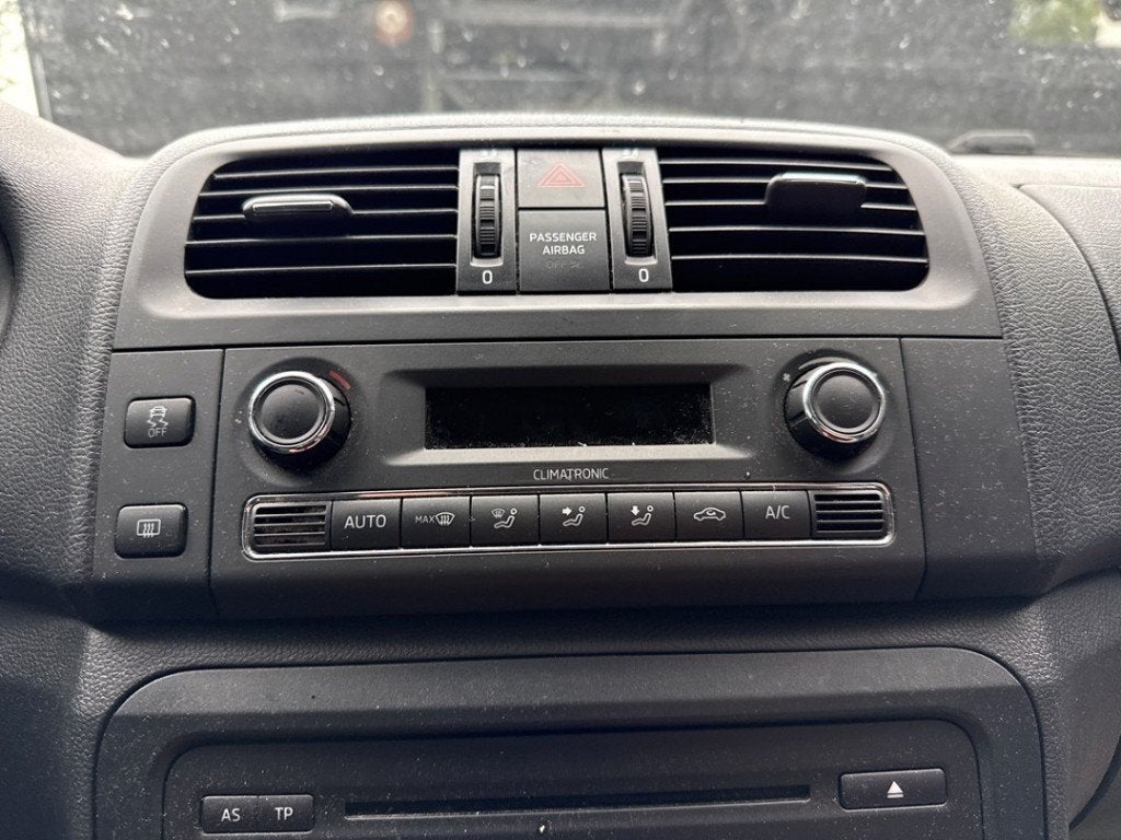 PANNEAU DE COMMANDE AIR CONDITIONNE Skoda Fabia II Combi, Utilisé, Info@skoda-auto.de, Skoda, Max-Planck-Straße  3-5
64331  Weiterstadt, DE