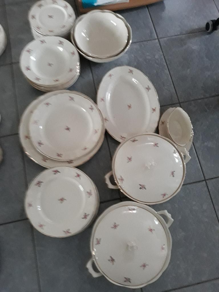 servies met gouden rand BOCH, Antiek en Kunst, Antiek | Servies los, Ophalen of Verzenden