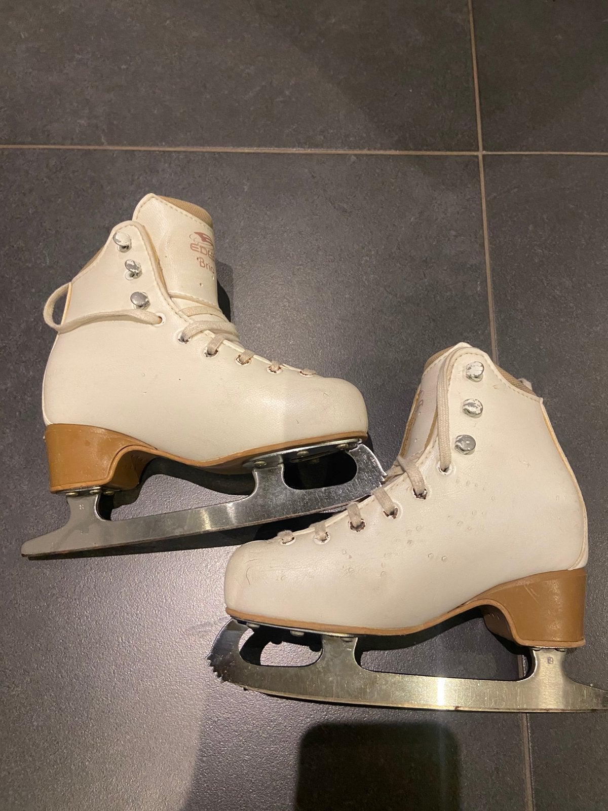 Patins à glace Edea Brio – taille 215 ( EU 32) cuir, Autres marques, Patinage artistique, Comme neuf, Enlèvement