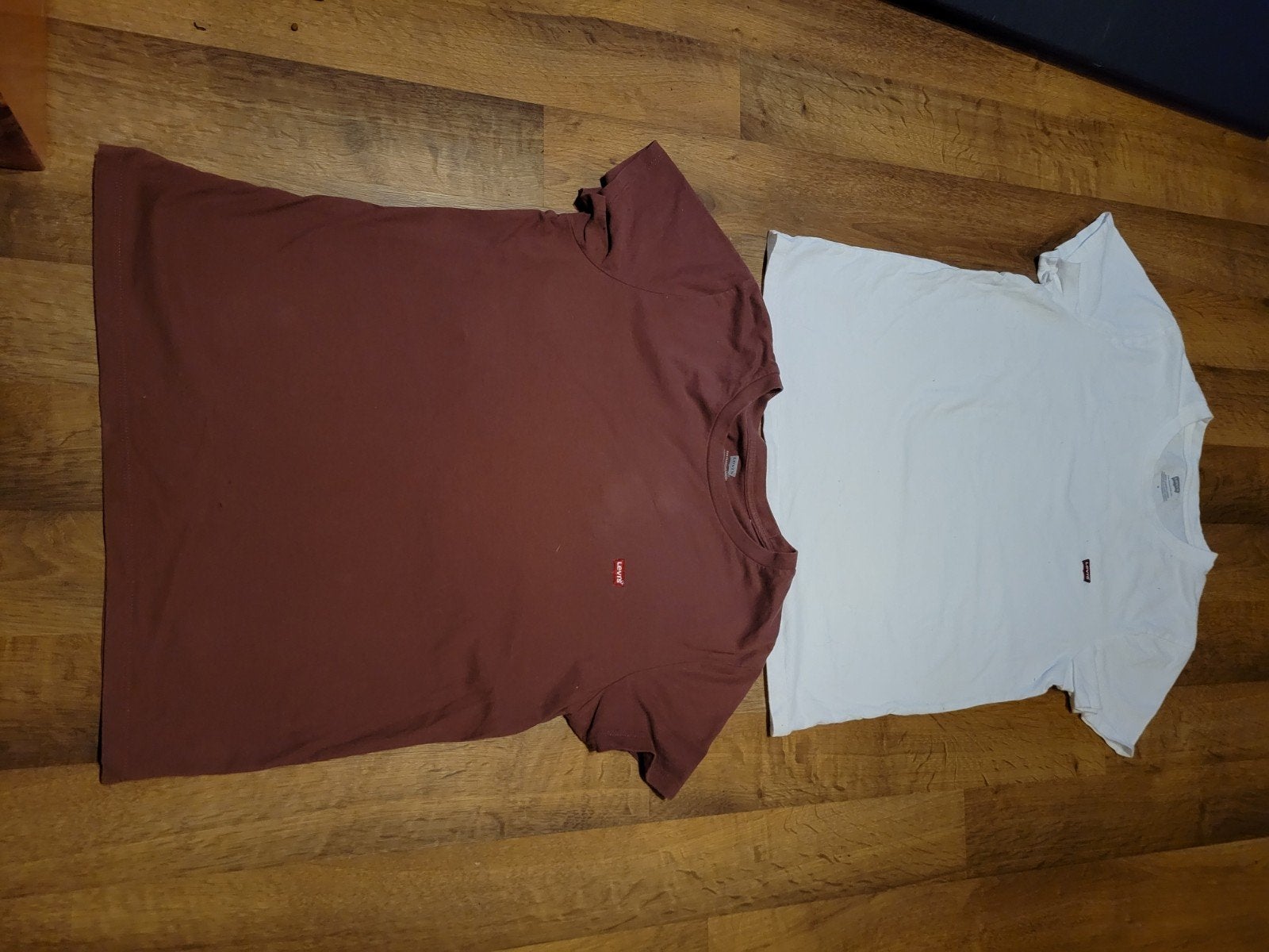2 tchirts Levi's Kids taille M ,voir photos pour les mesures, Enfants & Bébés, Envoi, Utilisé, Taille unique