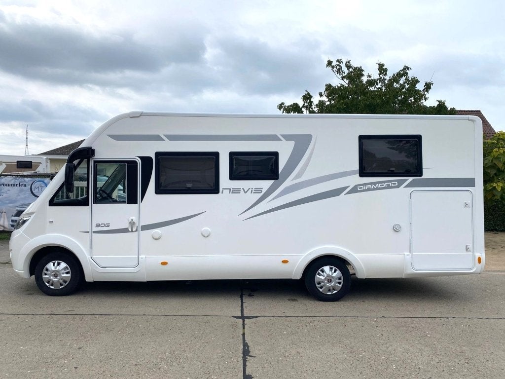 Mc Louis Nevis Diamond 90G, Caravans en Kamperen, Integraal, Ringverwarming, Fiat, McLouis