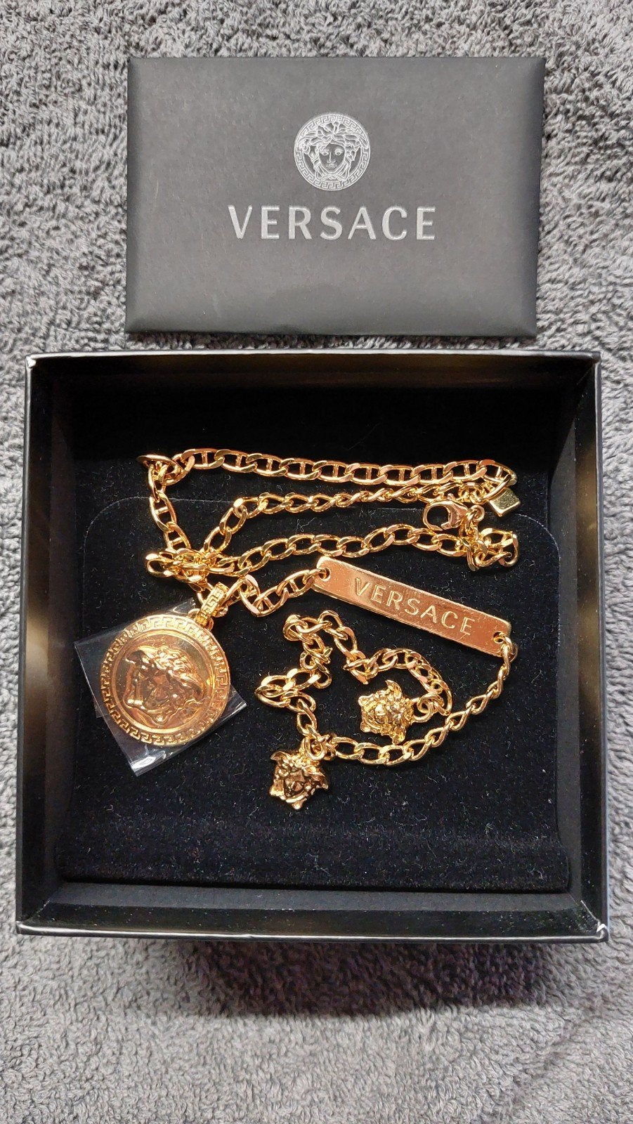 Versace ketting, Bijoux, Sacs & Beauté, Colliers, Enlèvement, Neuf, Or, Avec pendentif