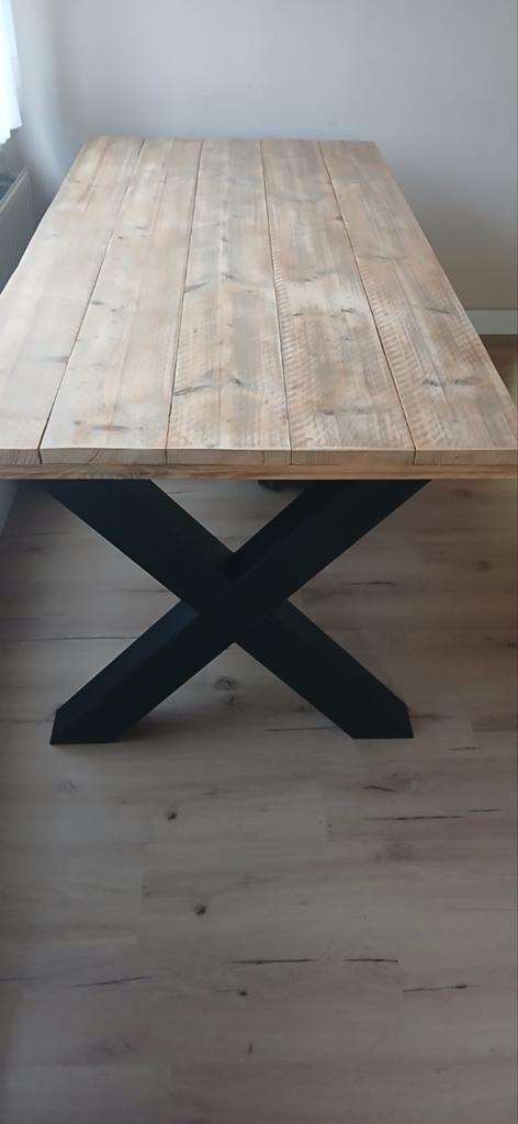 Table à manger en bois avec pieds en X en métal, état neuf, Enlèvement