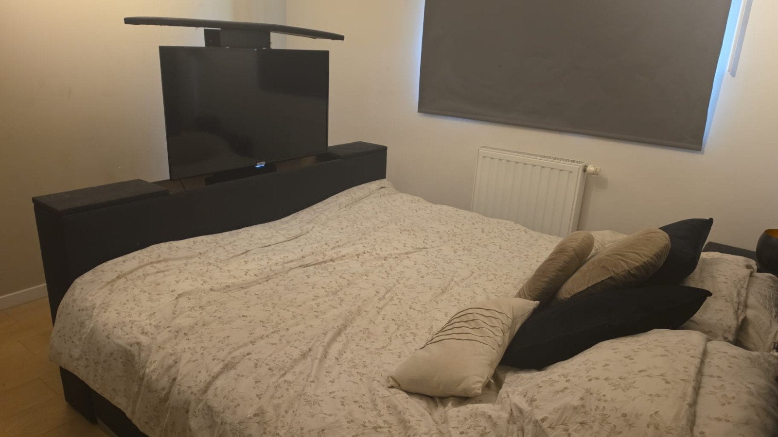 Bed met TV-lift + nachtkastjes en opbergruimte te koop, Maison & Meubles, Chambre à coucher | Lits, Enlèvement