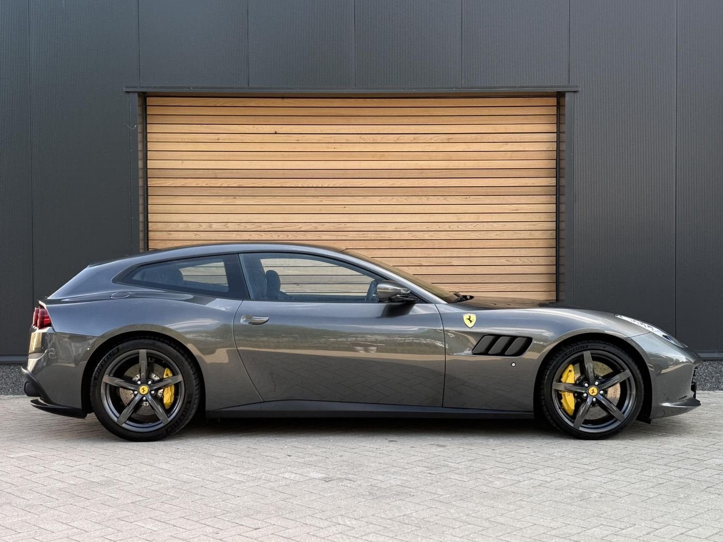 Ferrari GTC4Lusso T 3.9 V8 LIFT|PANO|P.DISPLAY|CARBON, Autos, Ferrari, Achat, Entreprise, Automatique, Essence