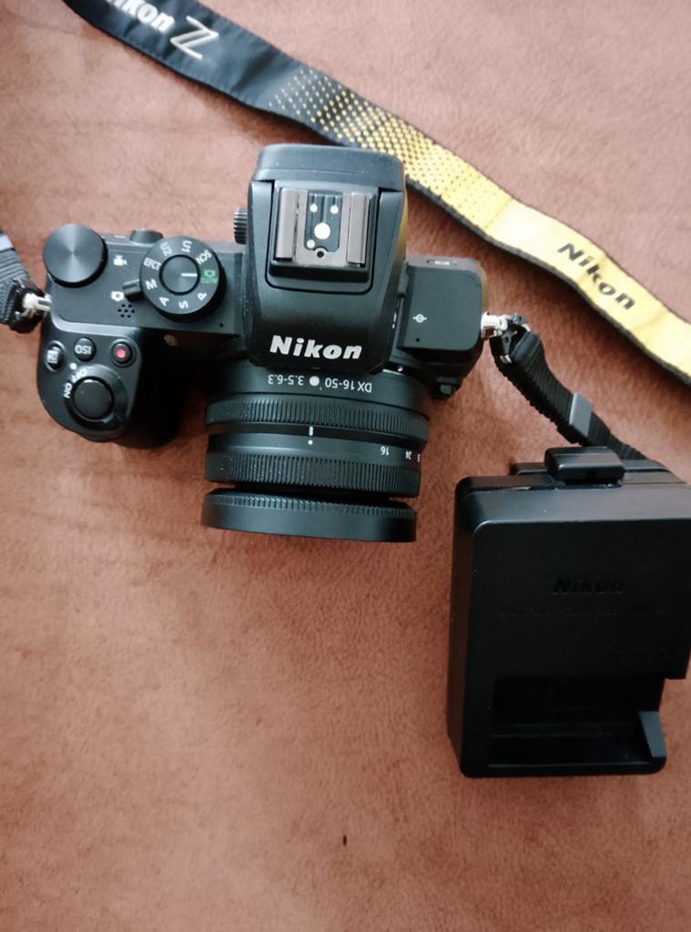 Nikon Z50 + 16-50mm F3.5-6.3 Z DX VR, 7767clikx, als nieuw, Ophalen of Verzenden, Spiegelreflex, Nikon