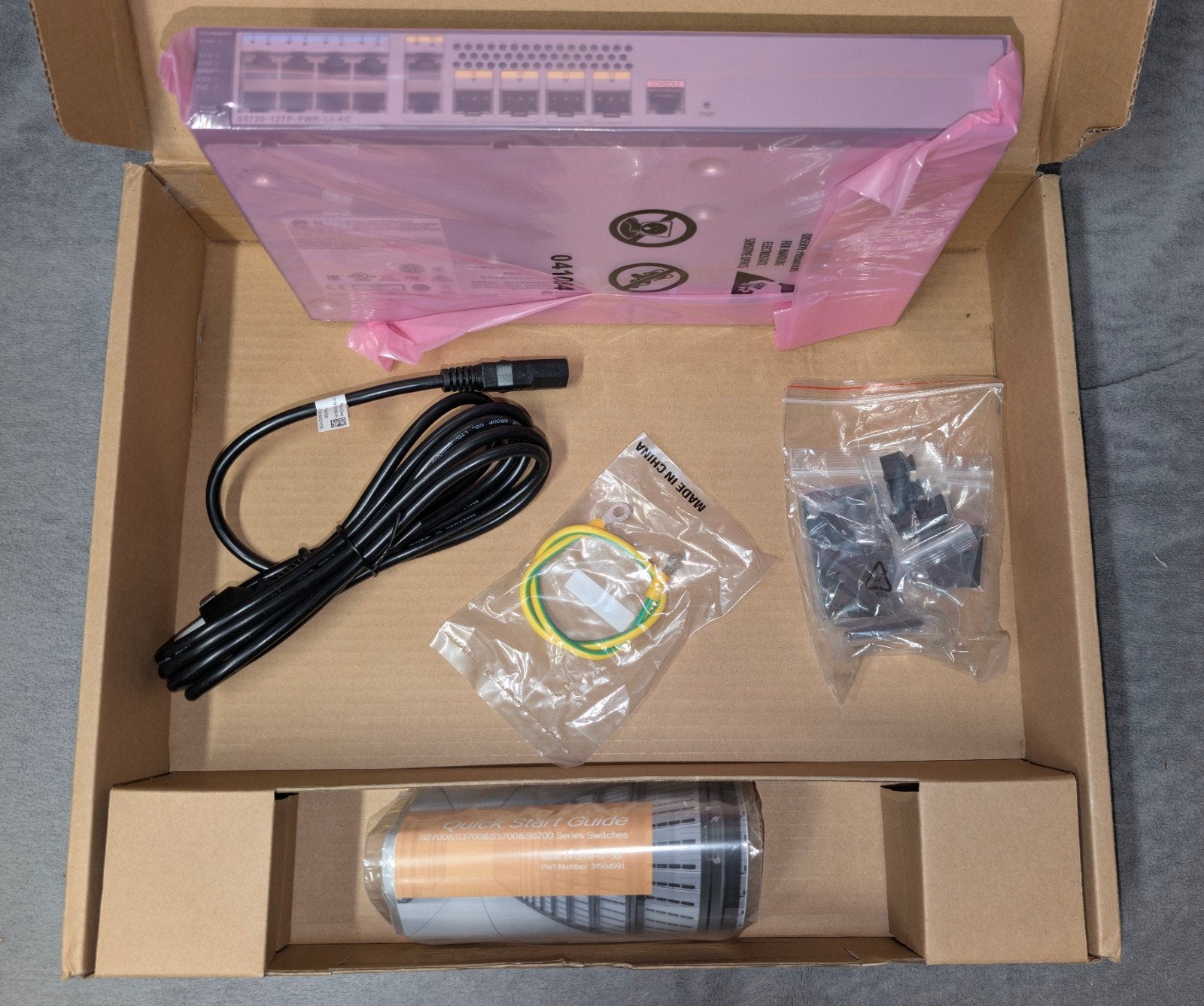 Huawei S5720-12TP-PWR-LI-AC netwerkswitch — Gigabit PoE+, Computers en Software, Netwerk switches, Ophalen, Nieuw