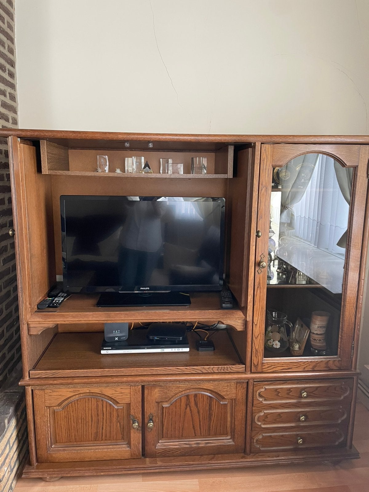 Armoire Tv et vitrine, 150 à 200 cm, Utilisé, Chêne, 50 à 75 cm