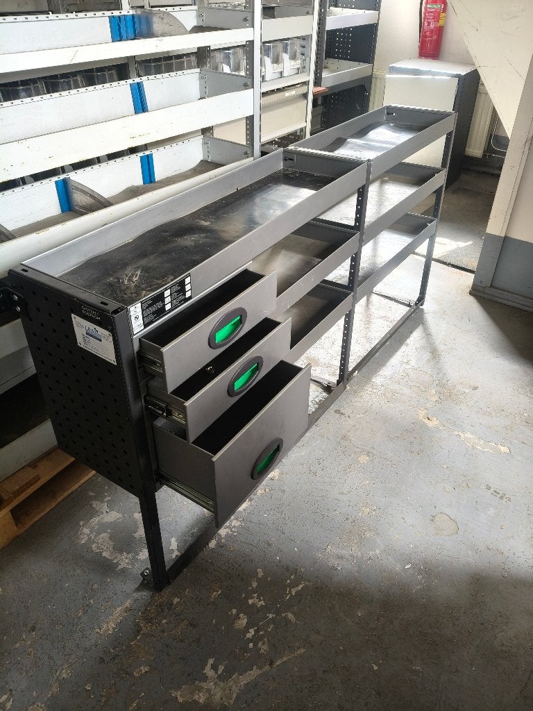 Kast Edström system( 2601)L 188 B 30 L89 € 249, Ophalen, Zo goed als nieuw