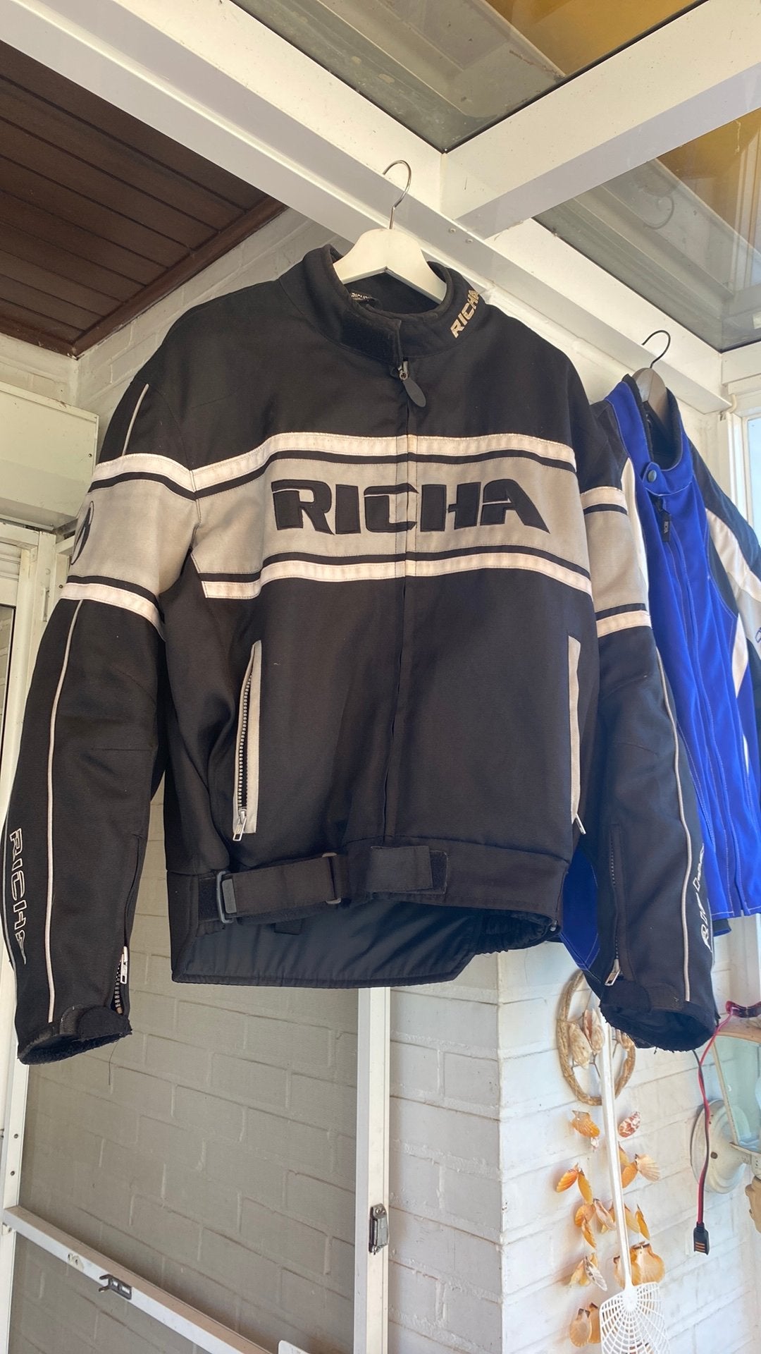 Moto jas, Motoren, Ophalen