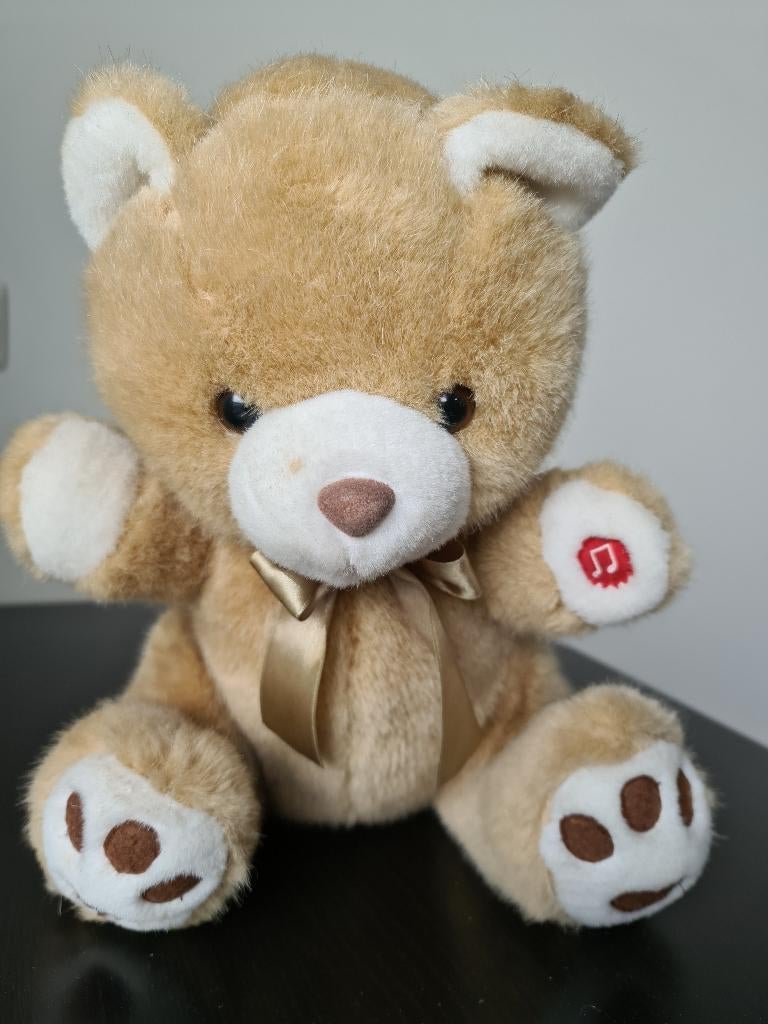 knuffel beer met strikje ongeveer 30 cm, Kinderen en Baby's, Speelgoed | Knuffels en Pluche, Ophalen, Zo goed als nieuw, Beer