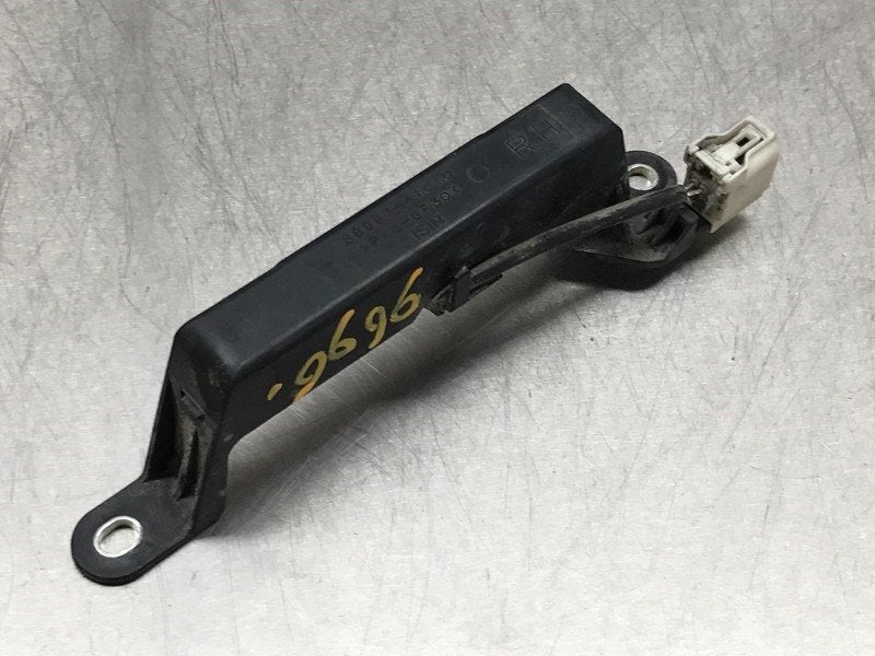 ANTENNE D'ACCÈS SANS CLÉ LS (F4) (|8999741010|LS460|), Dhr. M. Roggen, Lexus, Stadsweg 37 37
9917 PV  WIRDUM GR., NL, Utilisé