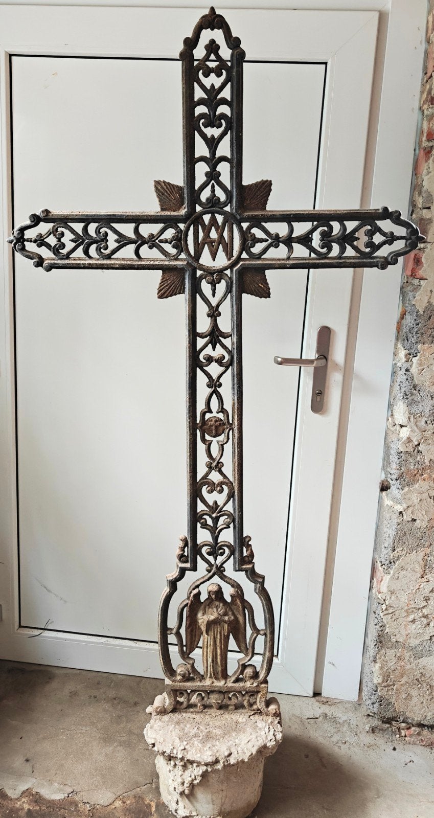 Gietijzeren kruis / 157cm x 85cm., Antiek en Kunst, Antiek | Religieuze voorwerpen, Ophalen