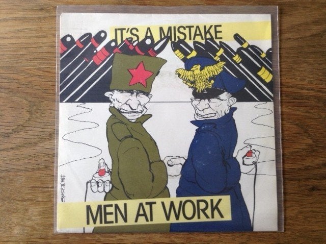 single men at work, 7 inch, Ophalen of Verzenden, Fotohoes, Rock en Metal
