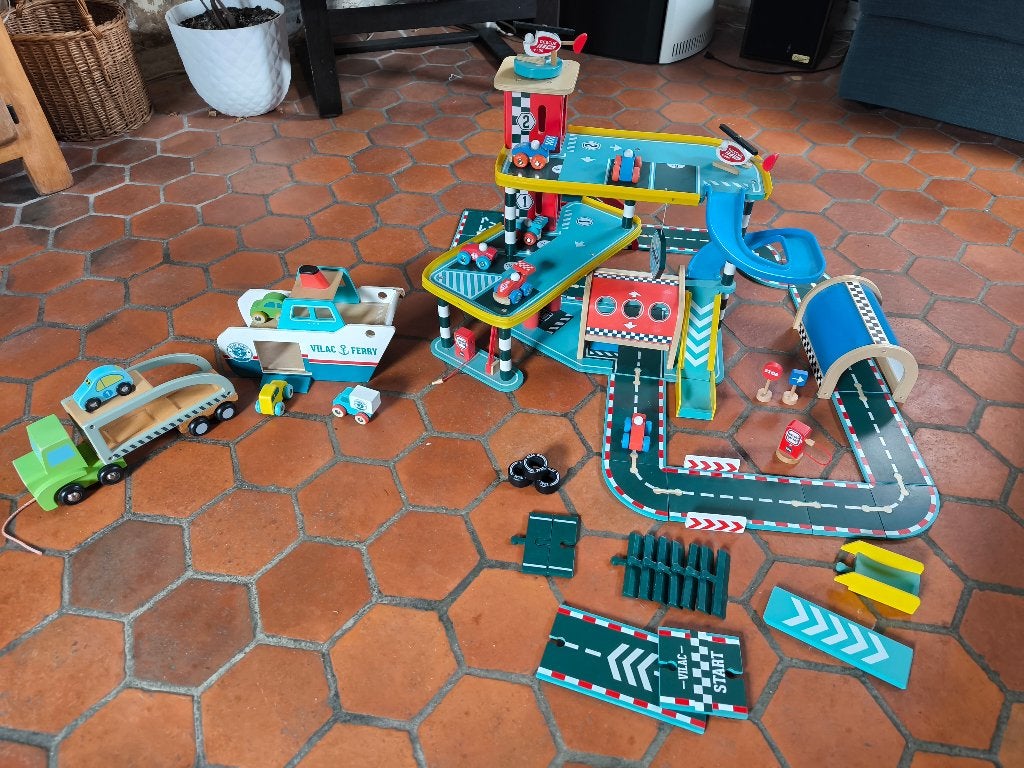 Vilac garage+ bateau+ camion, Kinderen en Baby's, Ophalen, Gebruikt