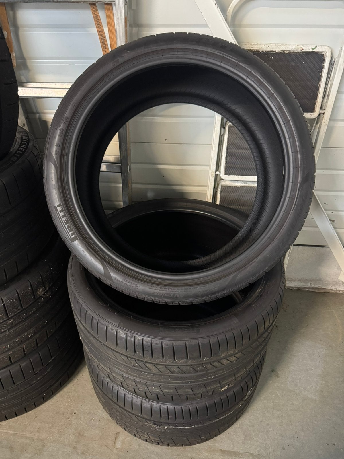 Pirelli 305/30r21 104Y, Enlèvement