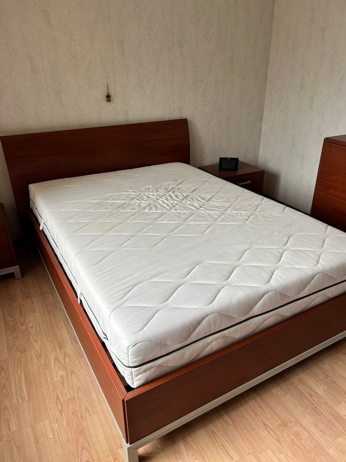 Bed 140x200 incl lattenbodem en matras, Ophalen, Zo goed als nieuw