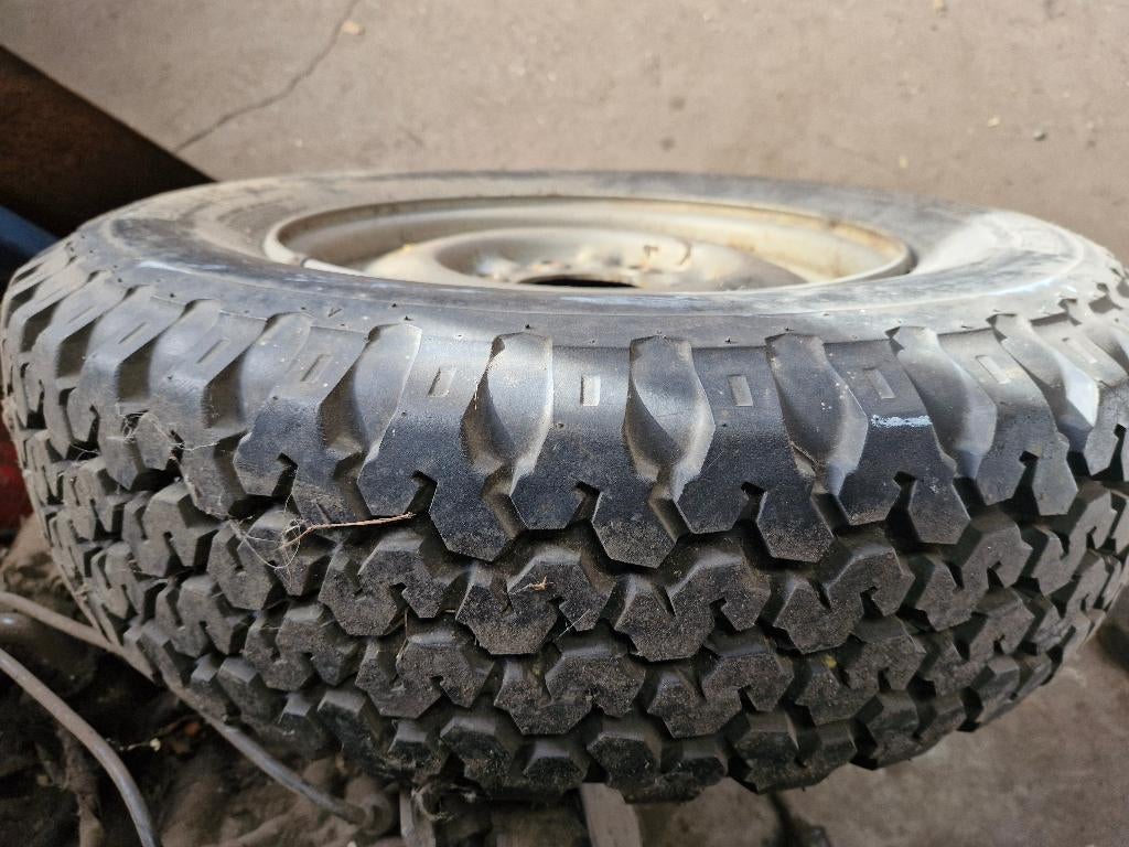 Jante avec pneu neuf, Enlèvement, Pneu(s)