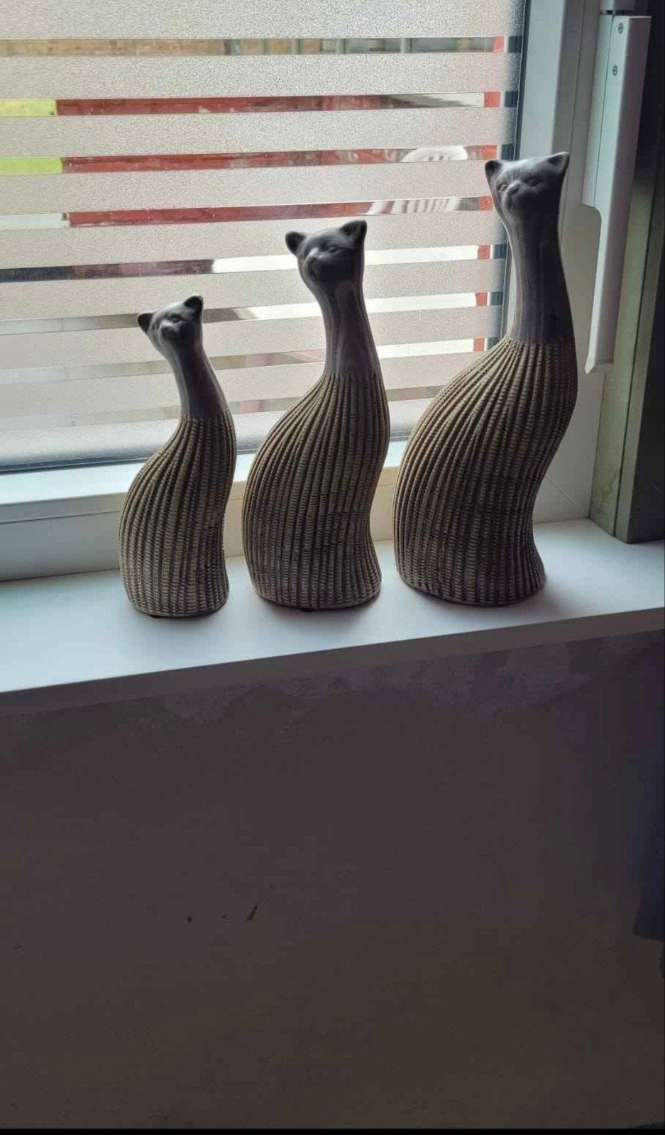3 beelden van katjes, Ophalen