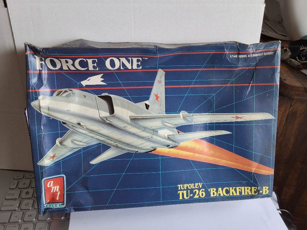 force one tu-26 Backfire-B 1 ; 144, Hobby & Loisirs créatifs, Autres marques, Enlèvement ou Envoi, 1:144 à 1:200, Utilisé