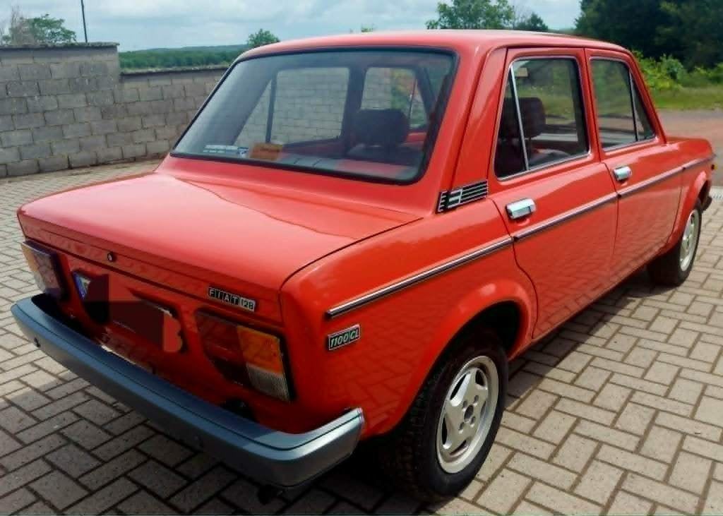 FIAT 128, Autos, Oldtimers & Ancêtres, Particulier, Fiat, Essence, Berline, 4 portes, Boîte manuelle, Rouge, Enlèvement