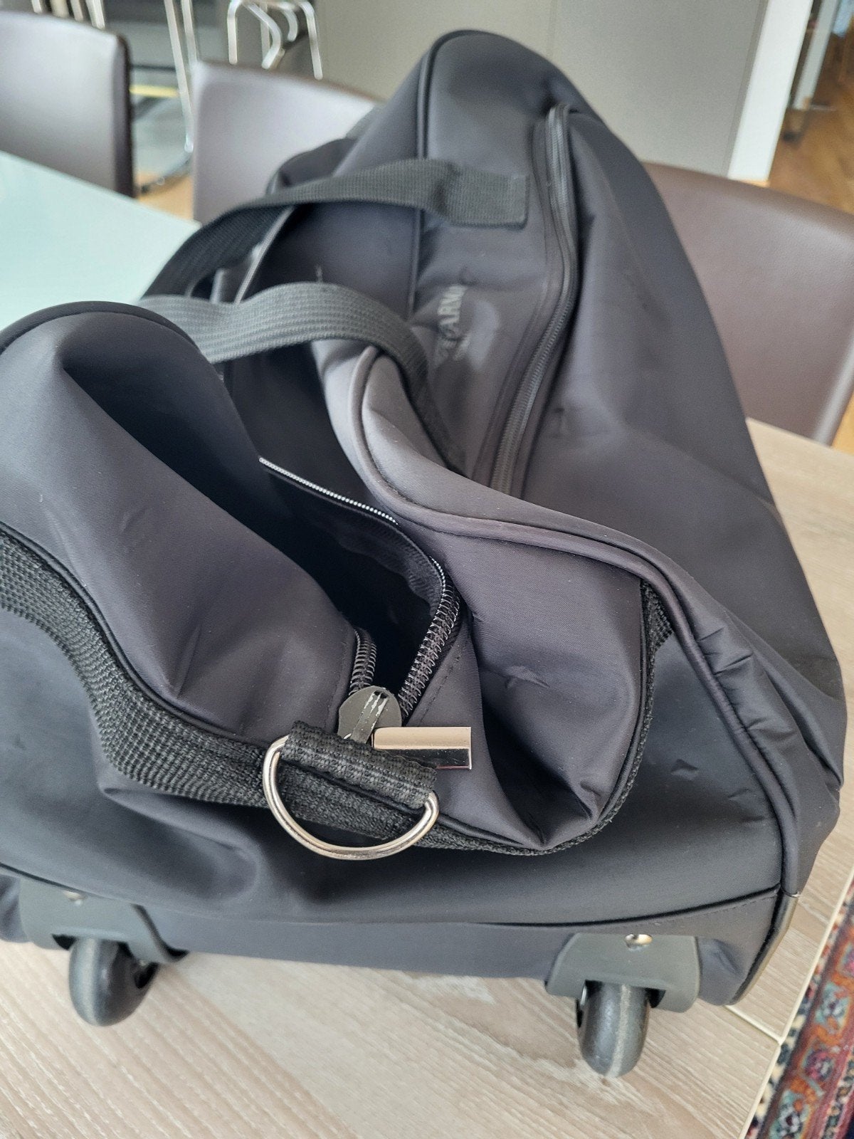 Emporio Armani wheeled duffle bag, Ophalen, Wieltjes