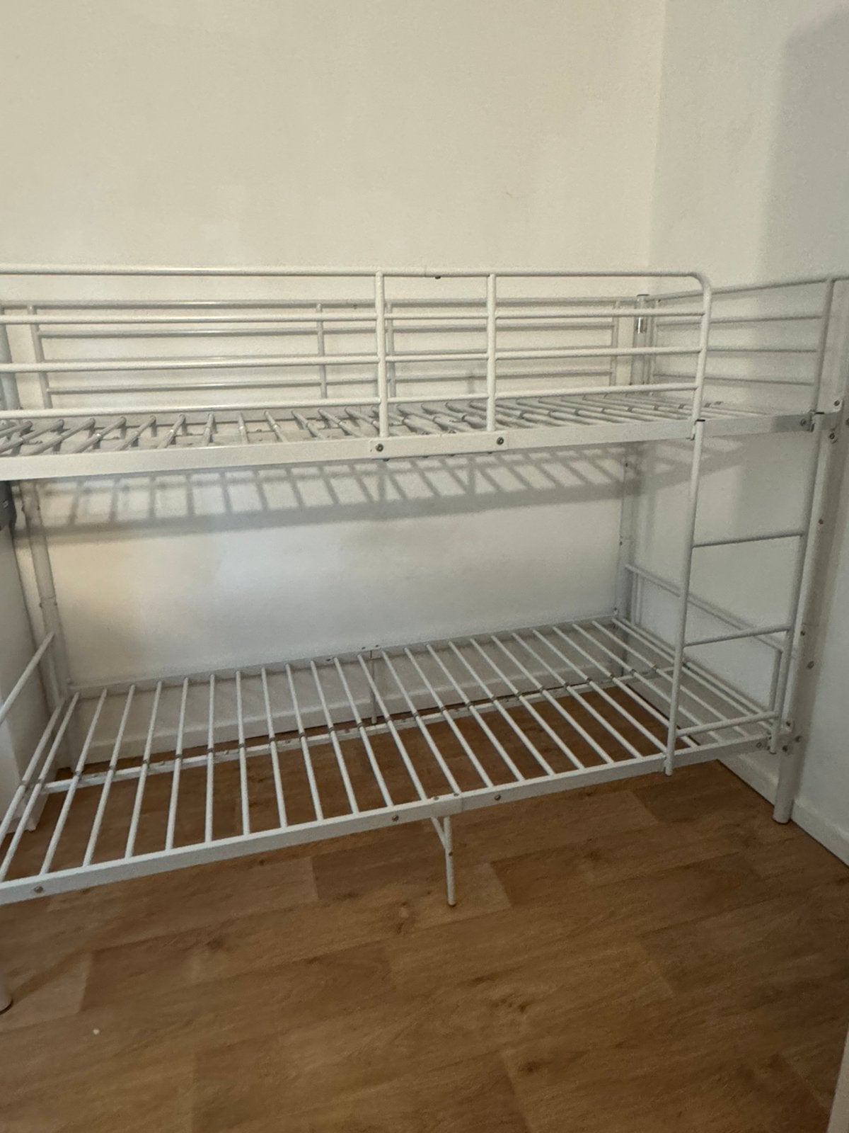 Metaal wit stapelbed, Maison & Meubles, Chambre à coucher | Lits superposés & Lits mezzanines, Enlèvement, Comme neuf, Lits superposés