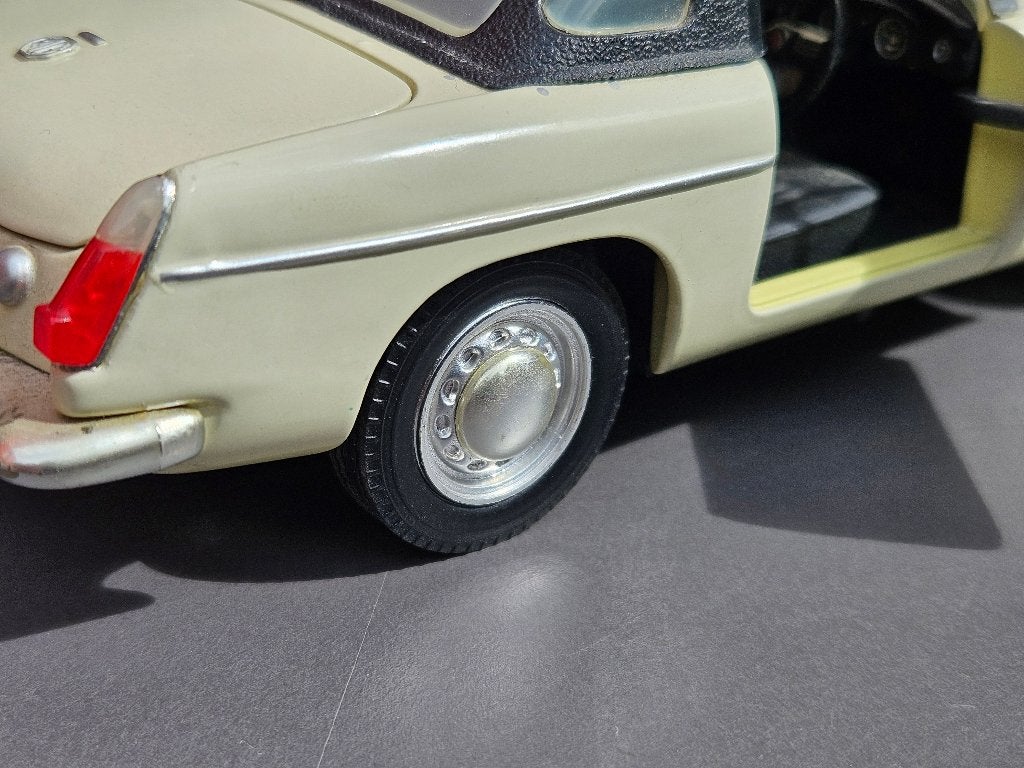MGB 1963 Corgi Classics 1:18 Old English White, Hobby en Vrije tijd, Ophalen of Verzenden, Zo goed als nieuw, Auto, Overige merken