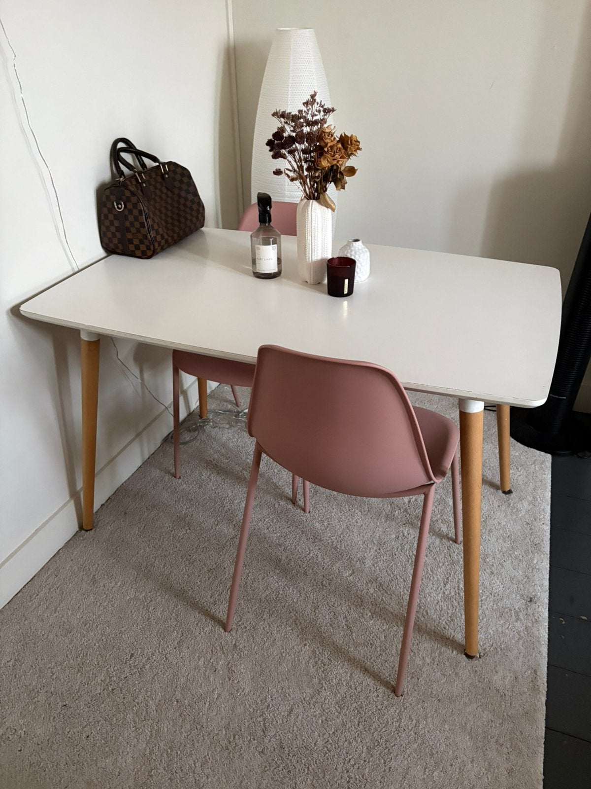 Witte tafel met houten poten, Ophalen, Zo goed als nieuw