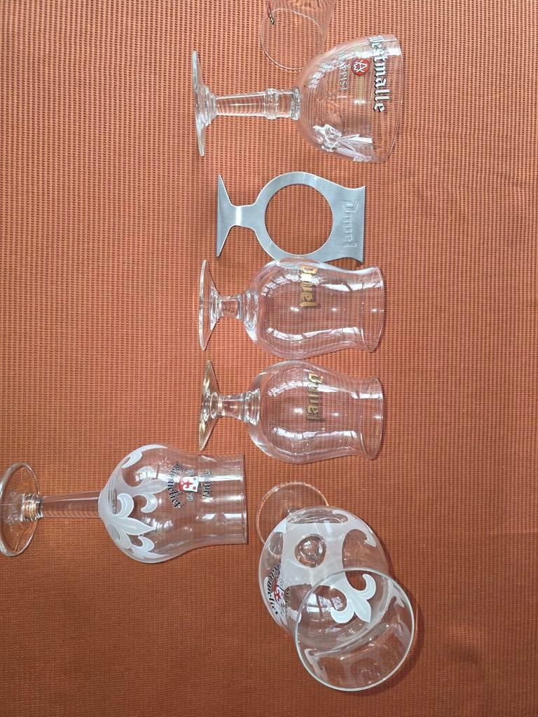 5 verres à bière + 1 Martini, Enlèvement