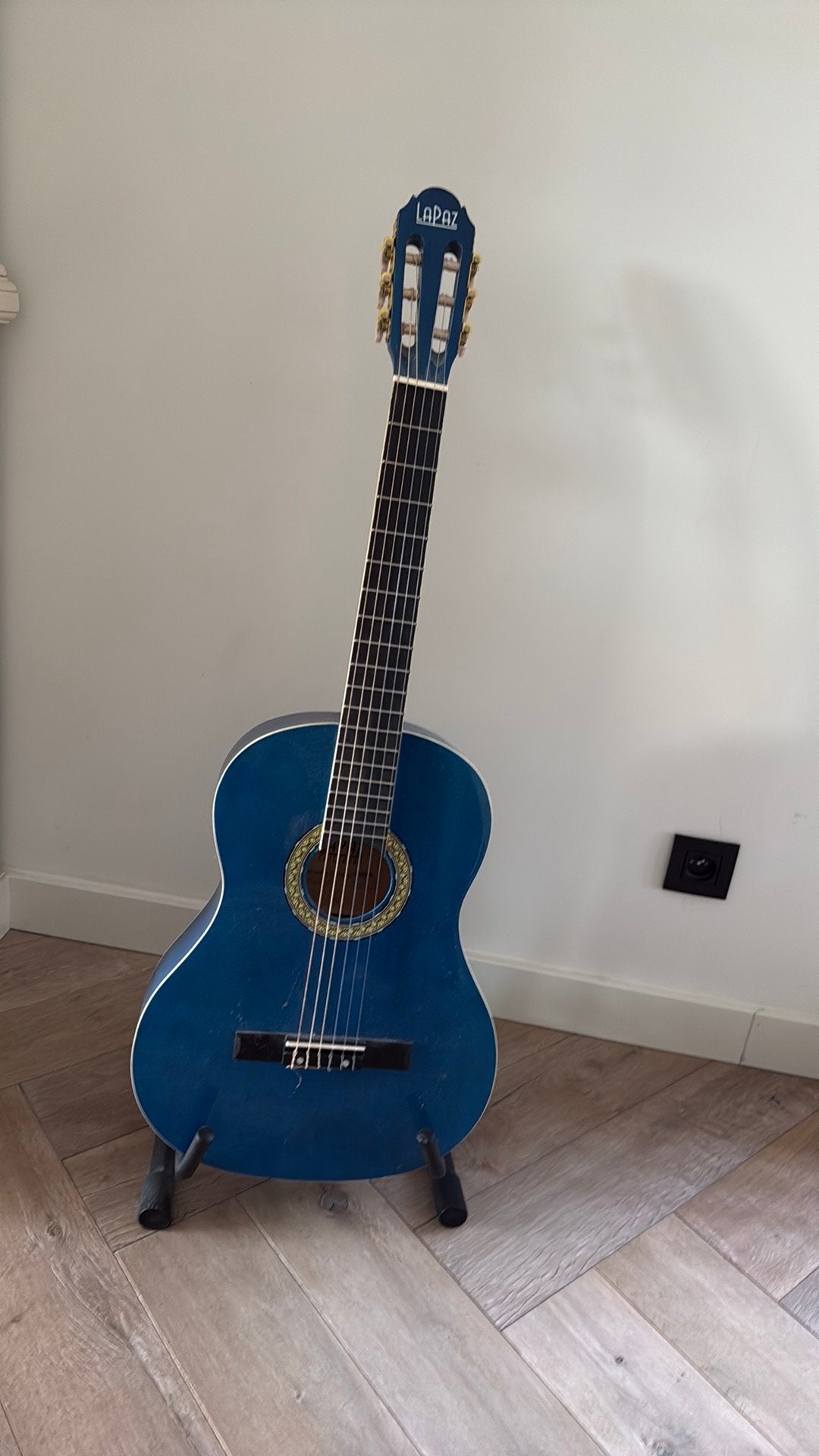 Gitaar op standaard, Ophalen of Verzenden, Zo goed als nieuw