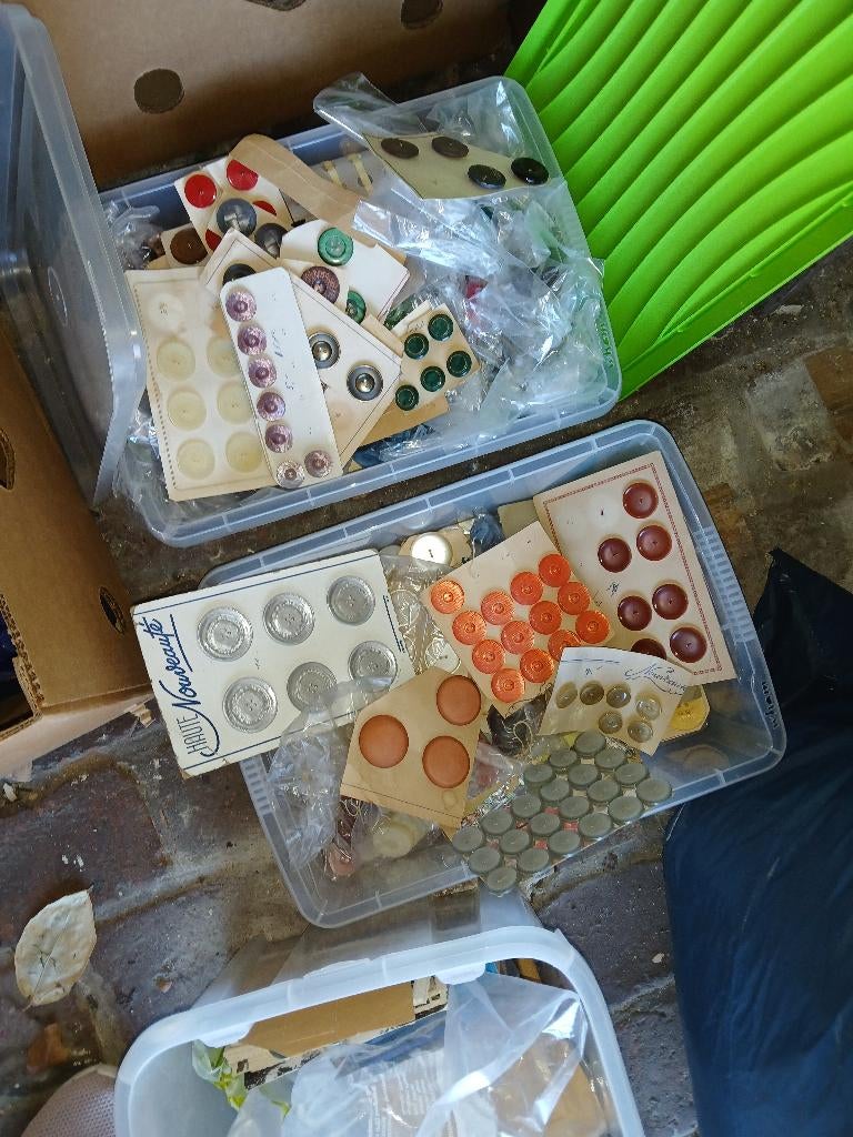 Knopen en ritsen, Hobby en Vrije tijd, Naaien en Fournituren, Ophalen, Nieuw, Knoop of Knopen