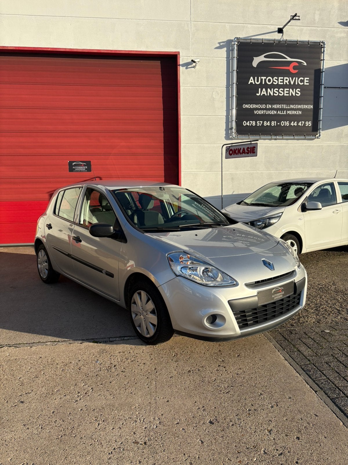 Renault Clio essence, Autos, Argent ou Gris, Achat, Noir, 5 portes
