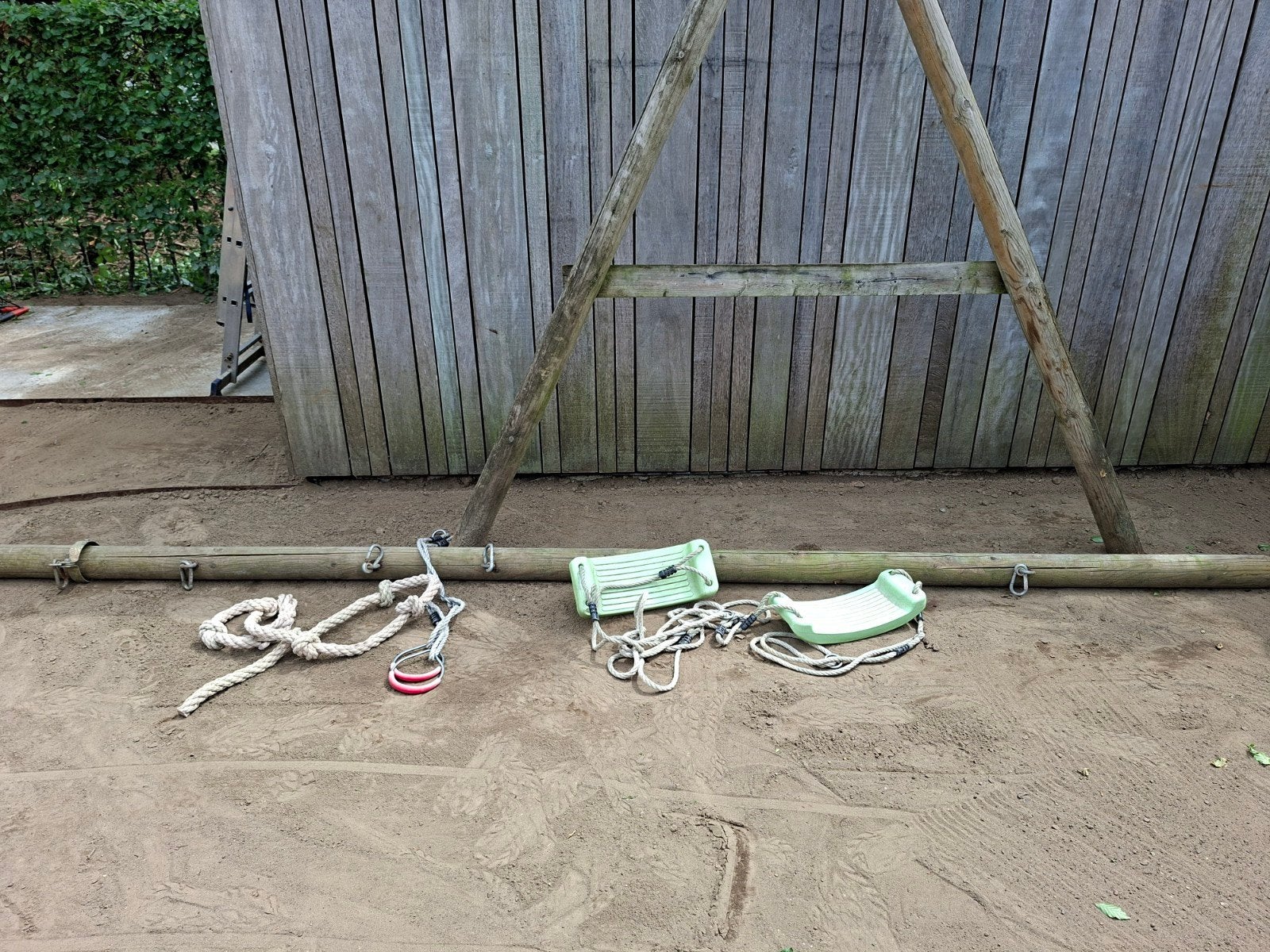 Houten schommel incl speeltuigen, Ophalen