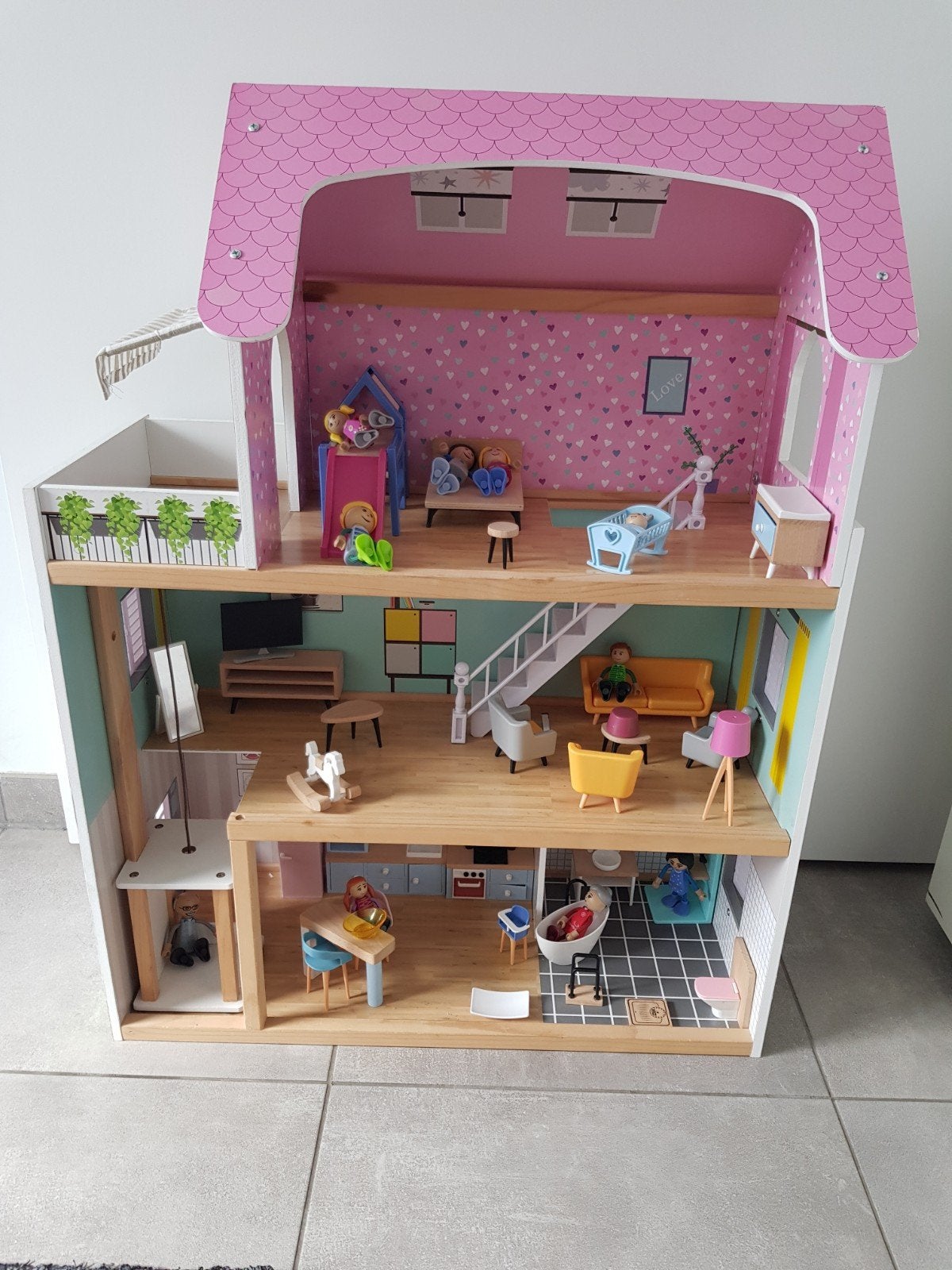 Poppenhuis met veel meubeltjes, Kinderen en Baby's, Speelgoed | Poppenhuizen, Ophalen, Poppenhuis
