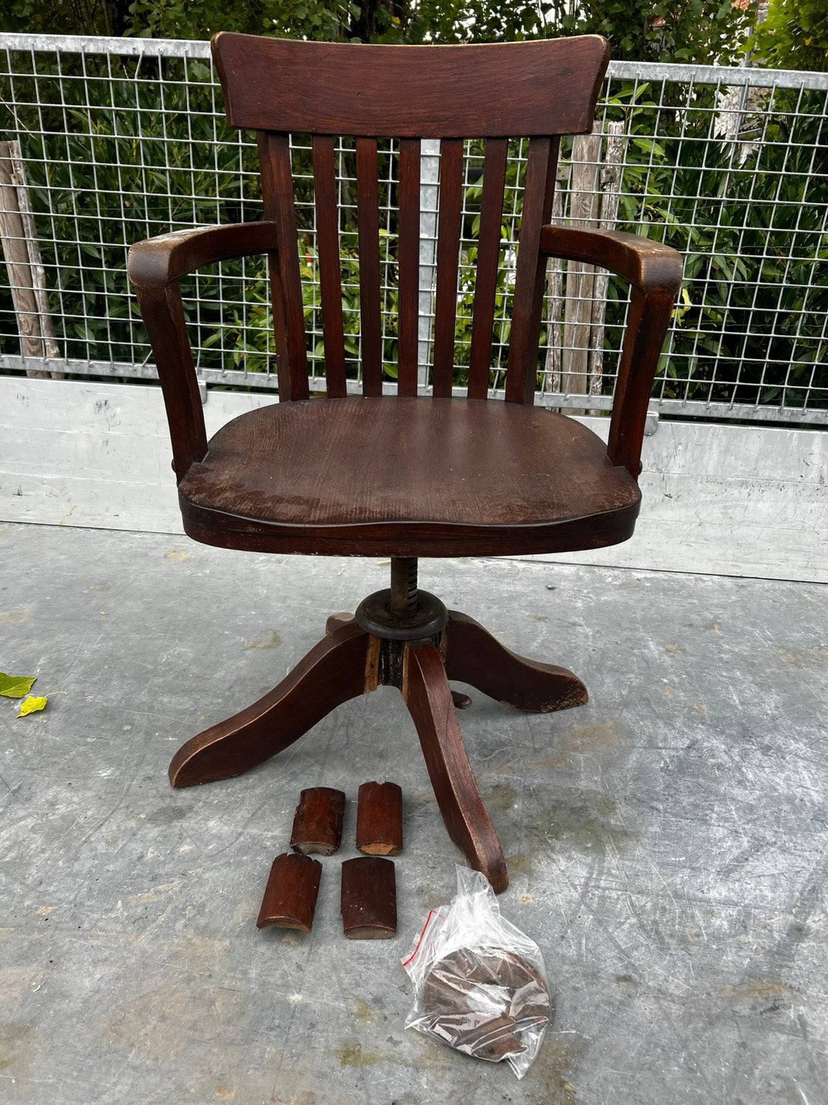 Ancienne chaise de bureau en bois (partiellement démontée), Antiquités & Art, Enlèvement