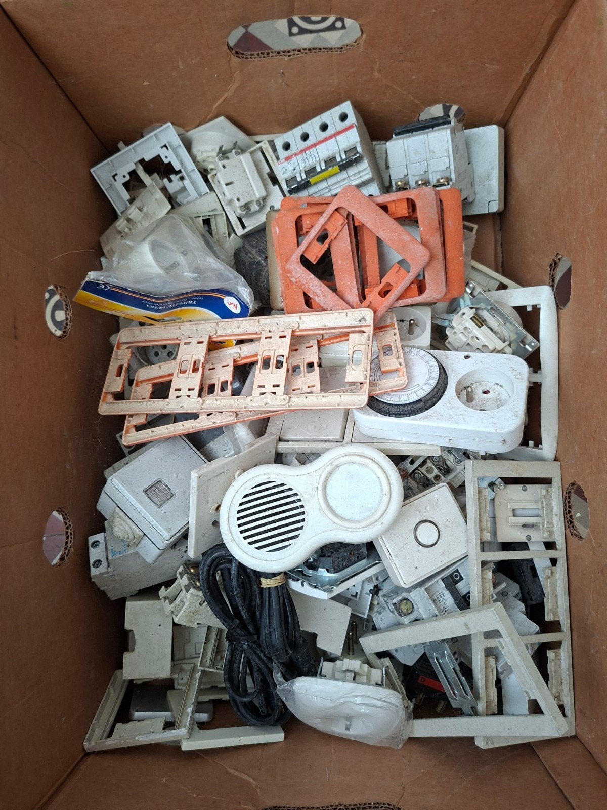 Lot de matériel électrique ancien – nombreuses pièces, Enlèvement