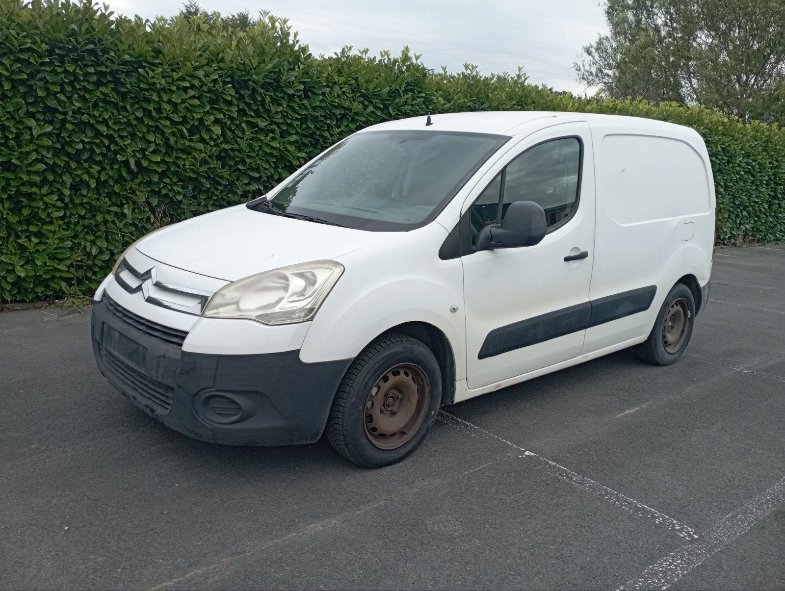 Citroën berlingo 1.6hdi  (démarreur a remplacé), Auto's, Euro 5, Zwart, 1600 cc, Wit