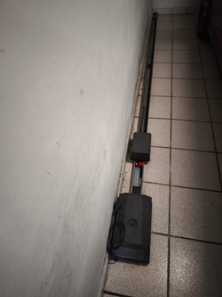 Motor voor Sectionaal poort + 3 afstandbedieningen, Provincie Limburg