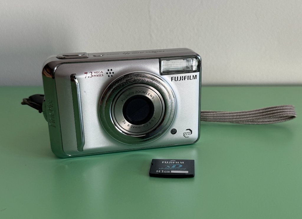 Retro digitale camera Fujifilm FinePix 7MP, Audio, Tv en Foto, Fotocamera's Digitaal, 7 megapixels, Cameratas, Ophalen of Verzenden
