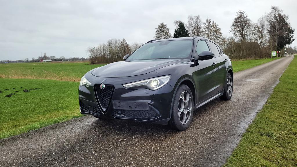 Mooie nette Alfa Stelvio Veloce, Auto's, Automaat, Achterwielaandrijving, 4 cilinders, Zwart