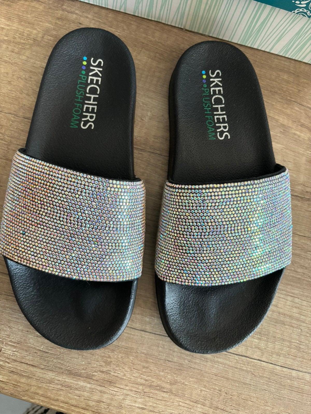 Skechers slippers, Slippers, Zwart, Ophalen of Verzenden, Zo goed als nieuw