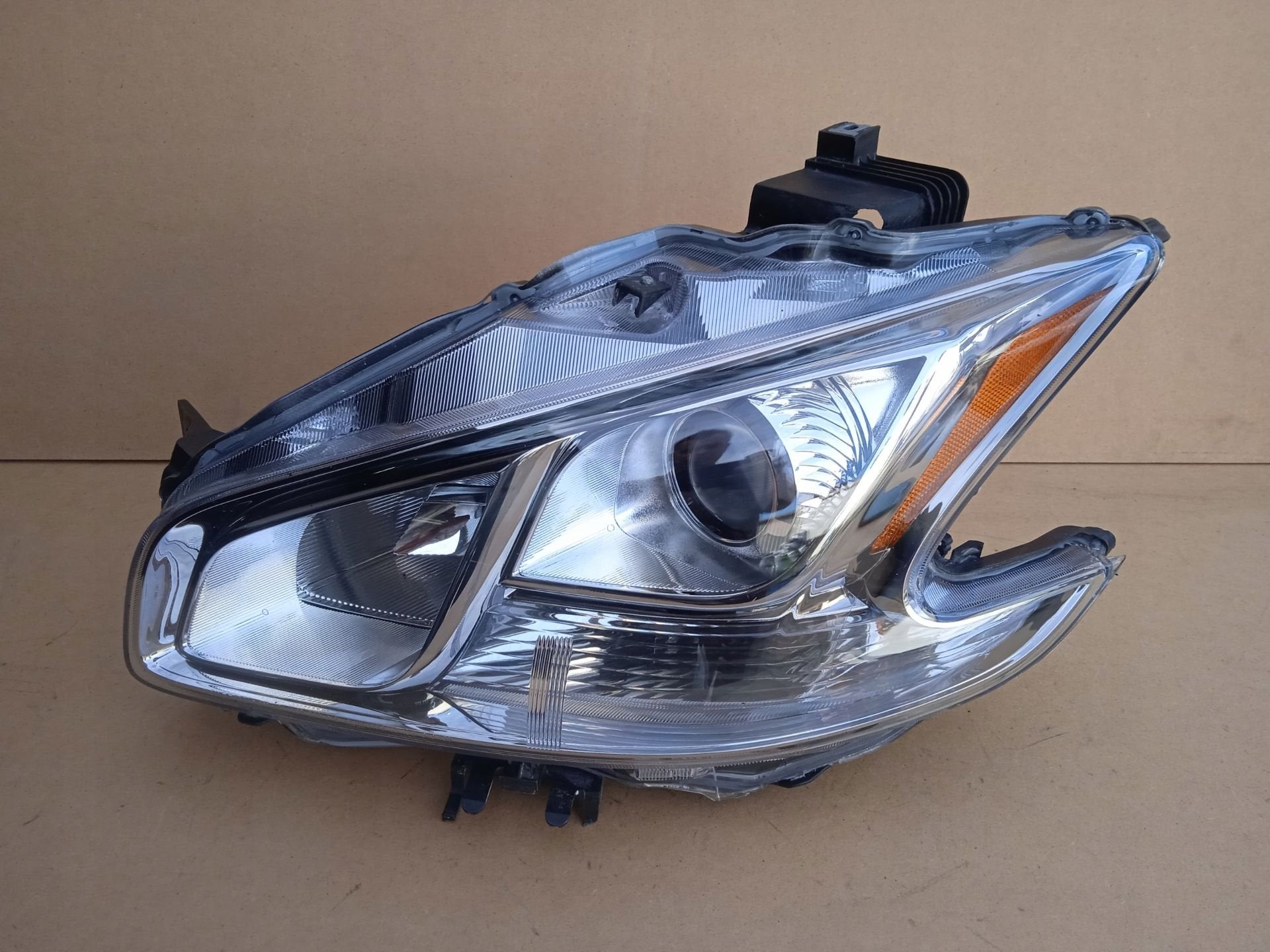 Phare gauche Nissan Maxima, Nissan Motor Co., Ltd., Takashima 1-chome 1-1
220-8686  Yokohama, Utilisé, NISSAN_SR@mail.nissan.co.jp