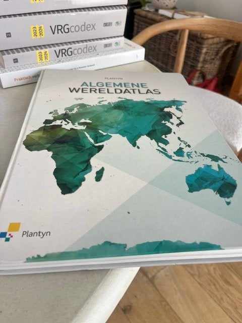 atlas, Boeken, Atlassen en Landkaarten, Ophalen of Verzenden, Zo goed als nieuw, Overige atlassen